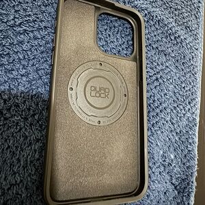 QuadLock iPhone 15 Pro Max